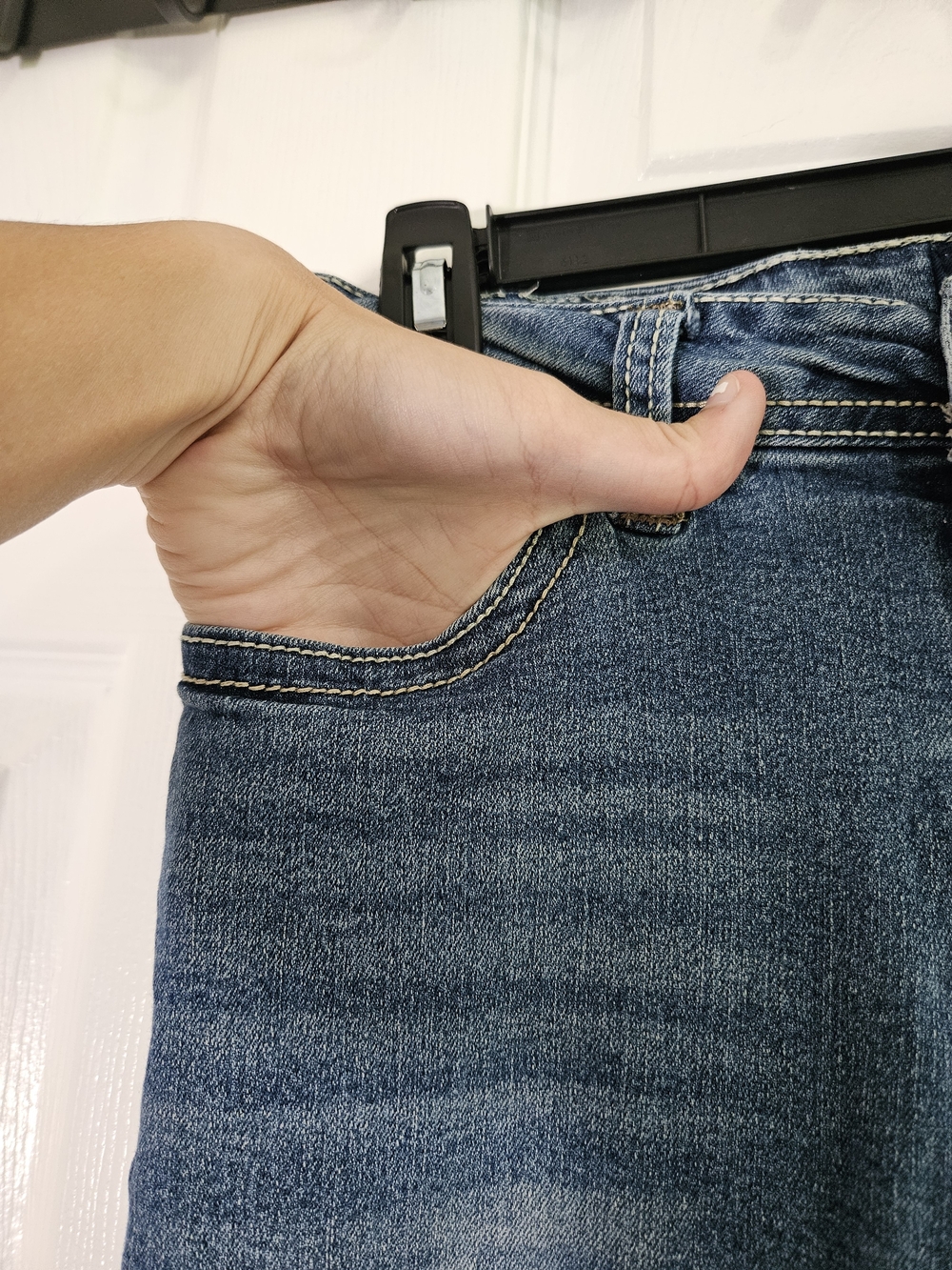 WallFlower Junior's Bootcut Mid-Rise Insta Stretch Jeans - Picture 5 of 11